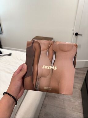 Brand new SKIMS seamless sculpt bodysuit